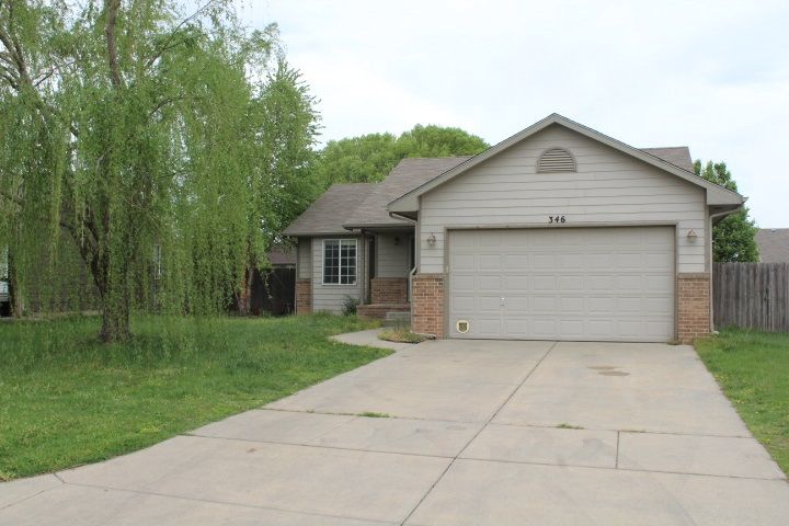 346 E Riley Ave, Haysville, KS 67060