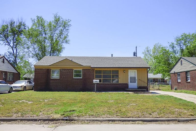1211 E Berkeley St, Wichita, KS 67216