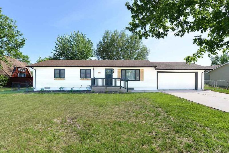 1117 E Betsy Ross Dr, Andover, KS 67002