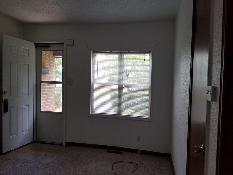 821 S Royal Rd, Wichita, KS 67207