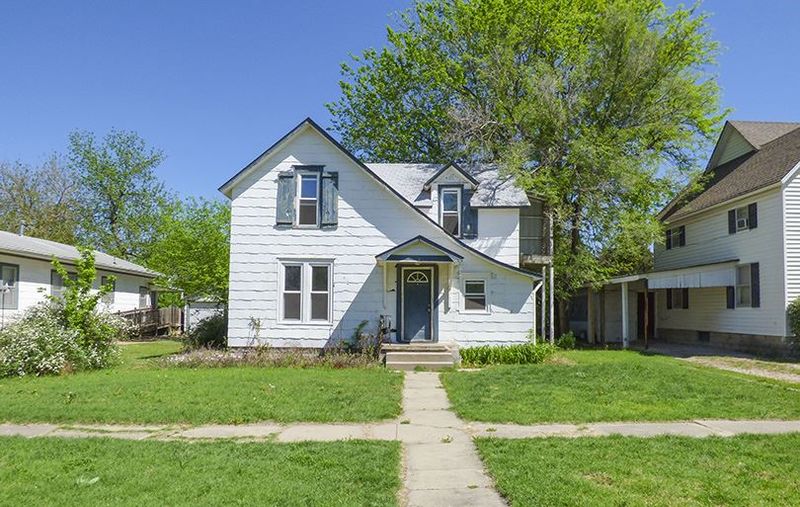 212 E 9th St, Newton, KS 67114