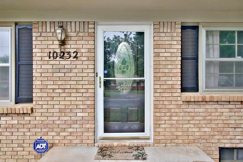 10232 W Taylor Ave, Wichita, KS 67212