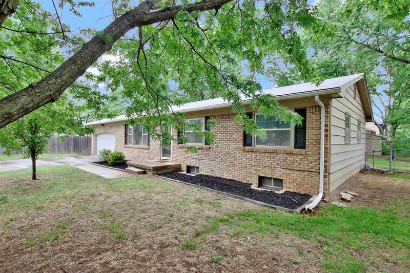 10232 W Taylor Ave, Wichita, KS 67212
