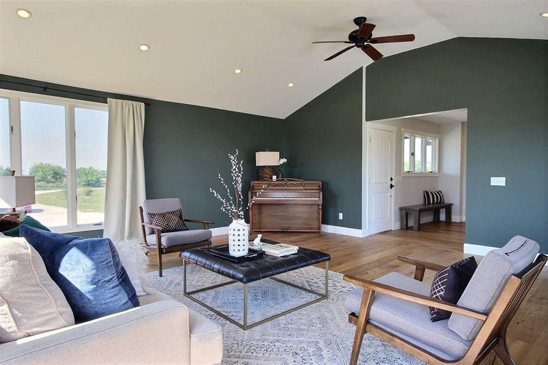 9802 N Hillside St, Valley Center, KS 67147-9272