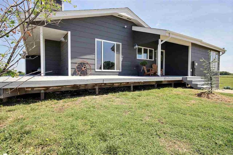9802 N Hillside St, Valley Center, KS 67147-9272