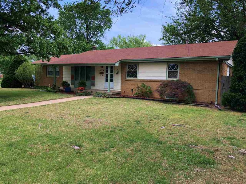989 N Westlink, Wichita, KS 67212