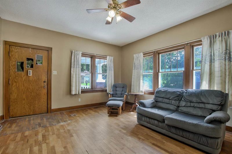 711 E 5th St, Newton, KS 67114