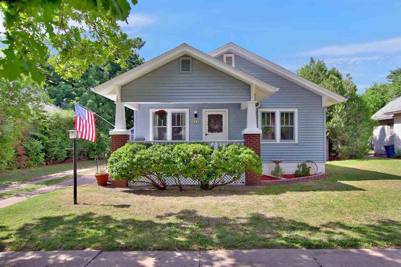 711 E 5th St, Newton, KS 67114