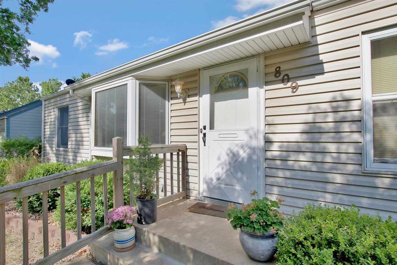 809 Westridge Dr, Newton, KS 67114