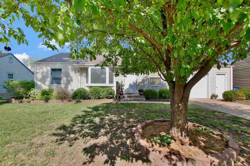 809 Westridge Dr, Newton, KS 67114