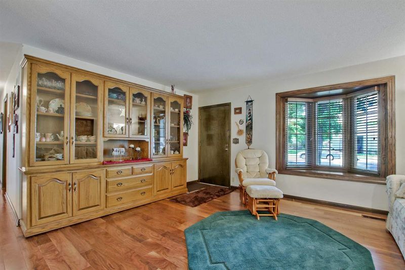 1120 W 9th St, Newton, KS 67114