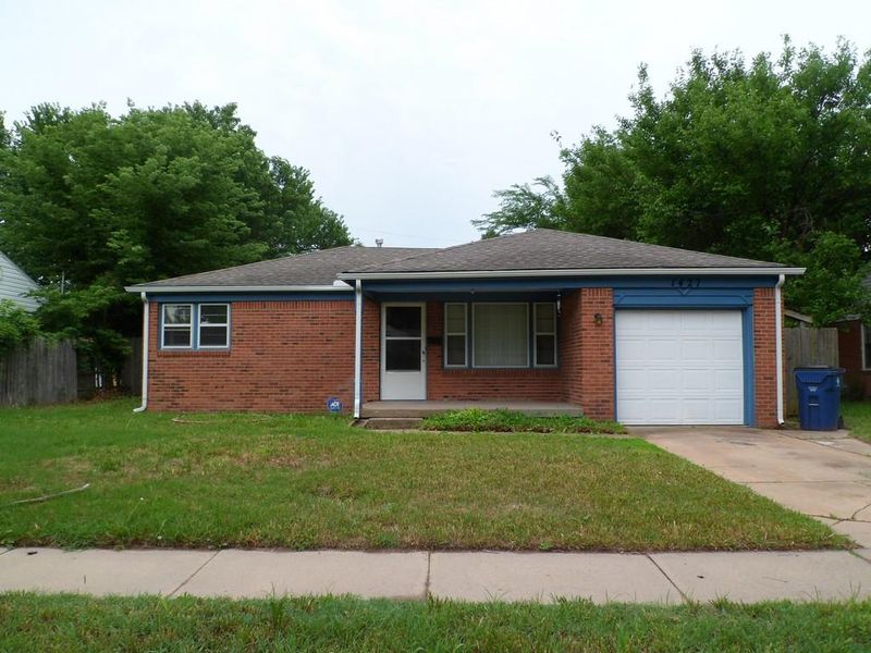 1427 E Jump St, Wichita, KS 67216