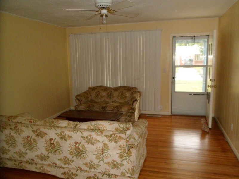 1427 E Jump St, Wichita, KS 67216
