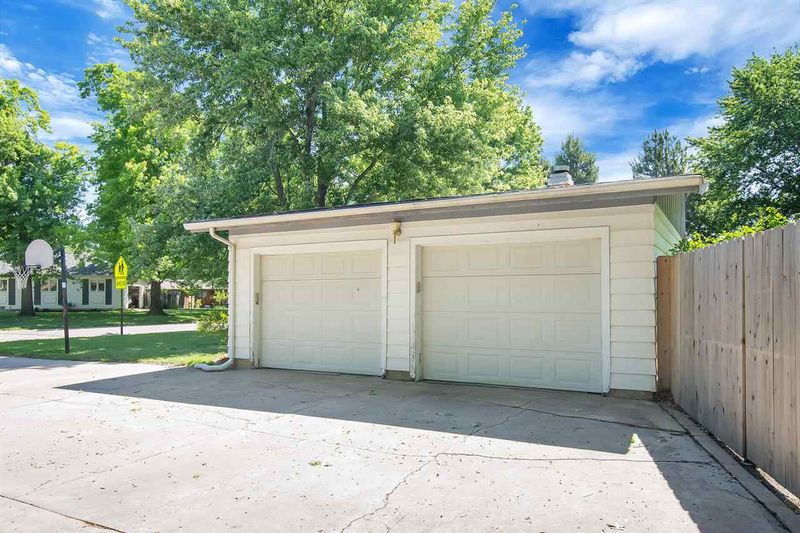 315 Normandy Rd, Newton, KS 67114