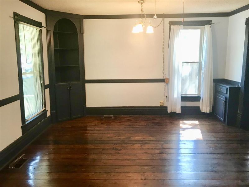301 E 8th St, Newton, KS 67114