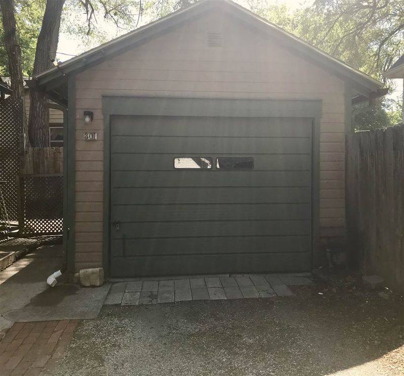 301 E 8th St, Newton, KS 67114