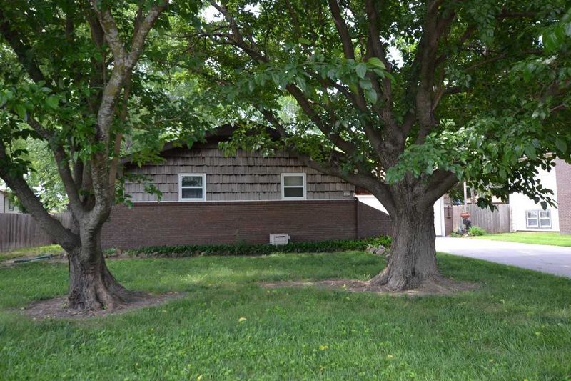 427 Renee Dr, Andover, KS 67002