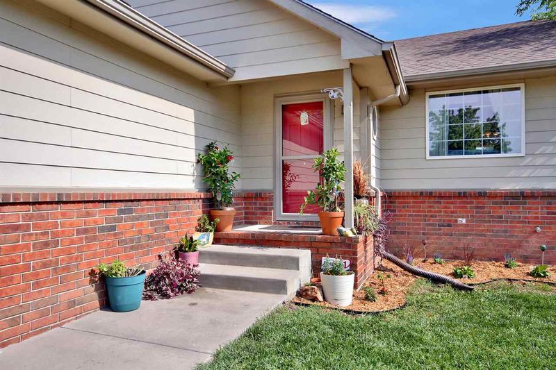 721 S Westview Cir, Andover, KS 67002