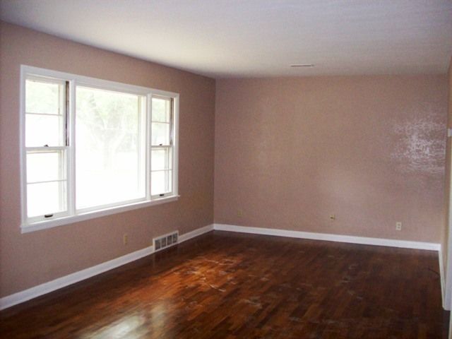 324 Sweezy St, Halstead, KS 67056