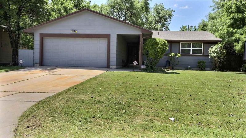 4909 E Looman St, Wichita, KS 67220