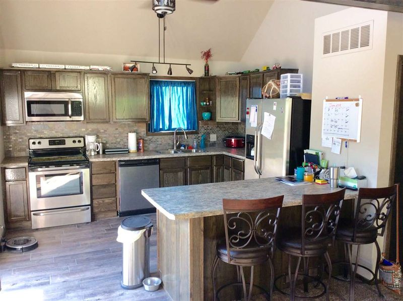 432 100th, Newton, KS 67114