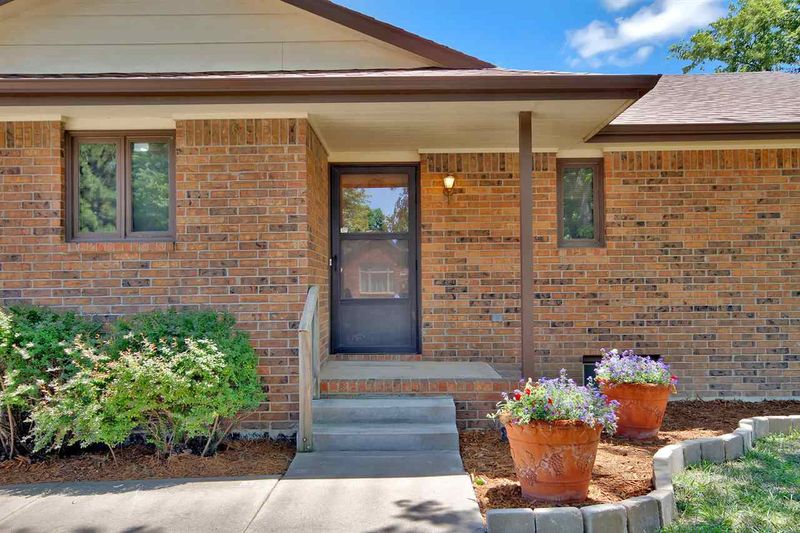 104 N Chapel Dr, Andover, KS 67002