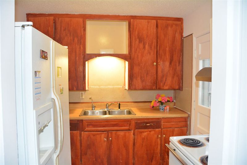 5223 E Murdock St, Wichita, KS 67208
