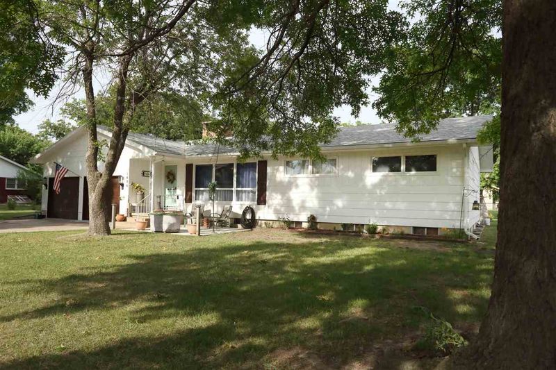 1406 Berry Ave, Newton, KS 67114