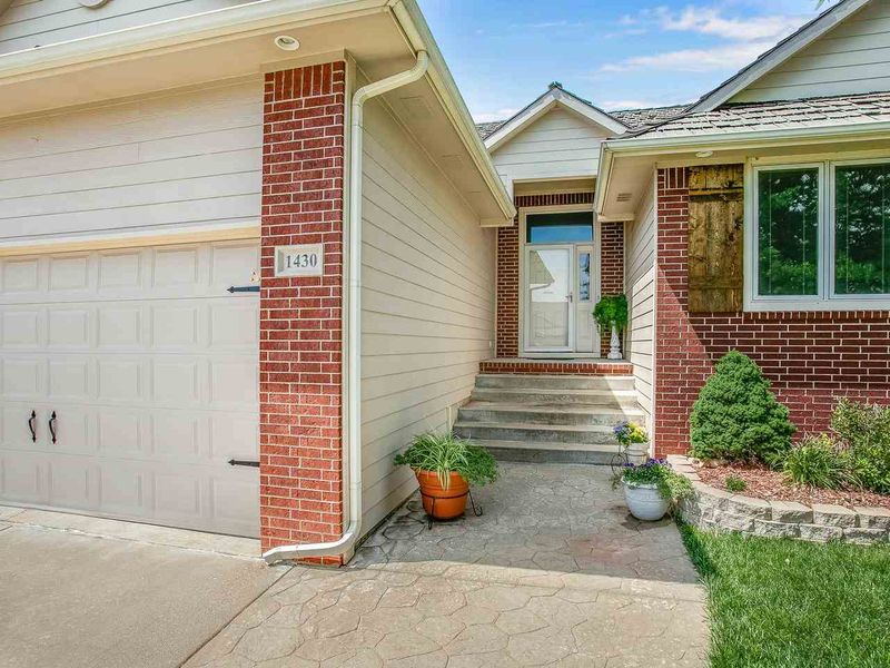 1430 E Hidden Ridge Ct, Derby, KS 67037