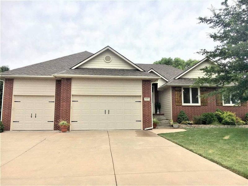 1430 E Hidden Ridge Ct, Derby, KS 67037