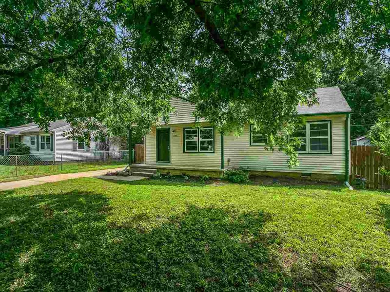 1810 Frankfort St, Winfield, KS 67156