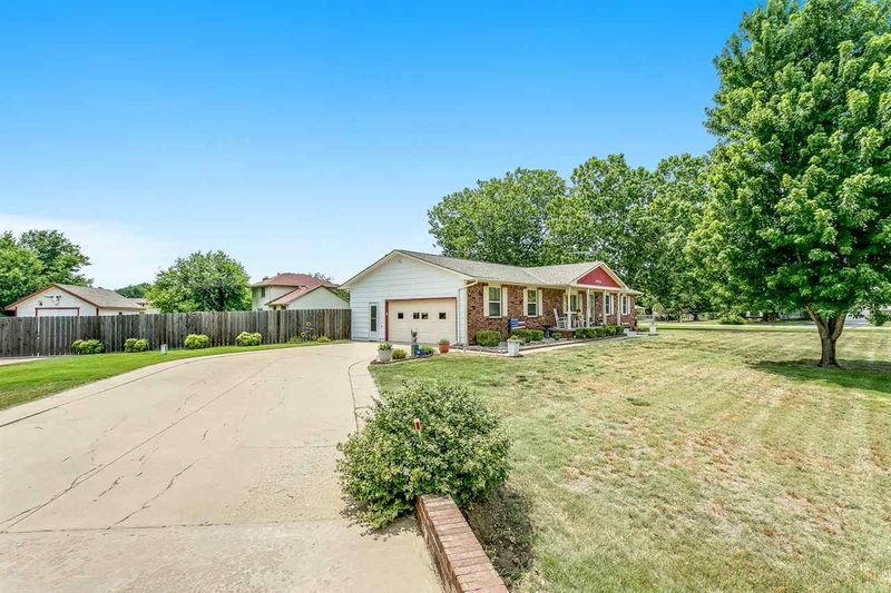 8324 S Peach Ln, Derby, KS 67037