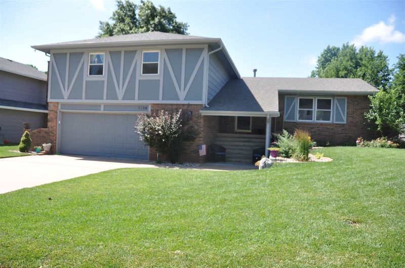 1126 N Armstrong Ct, Derby, KS 67037