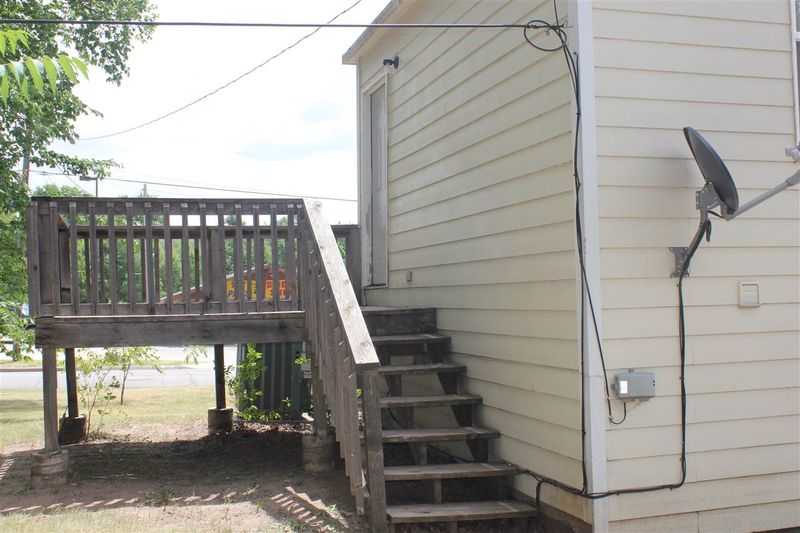 632 SE 3rd, Newton, KS 67114