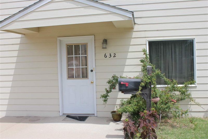 632 SE 3rd, Newton, KS 67114
