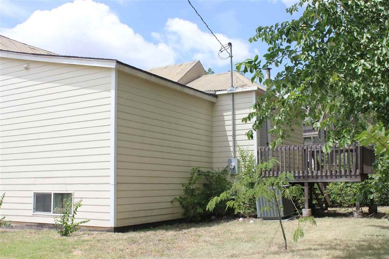 632 SE 3rd, Newton, KS 67114