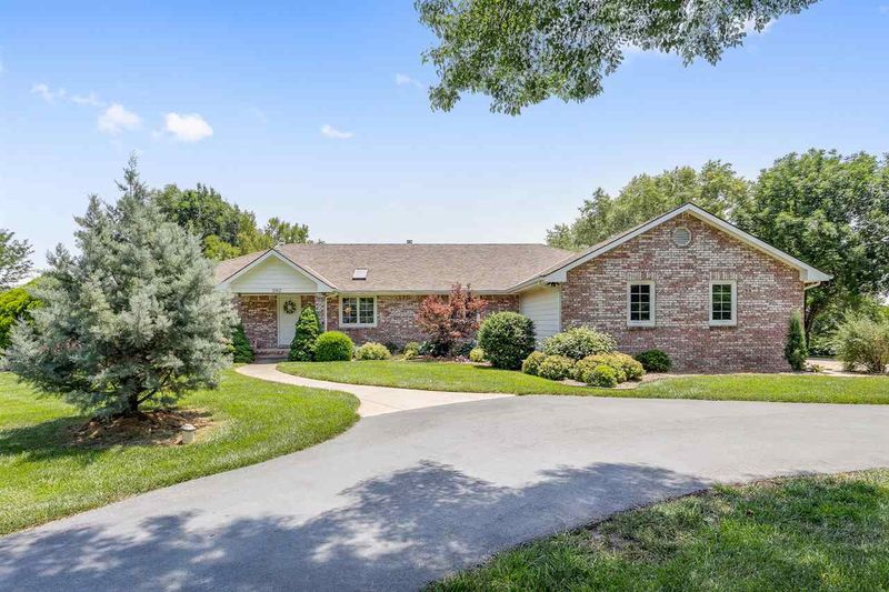 1060 E Madapalla Ct, Derby, KS 67037