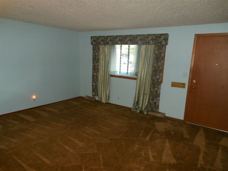1401 Berry, Newton, KS 67114