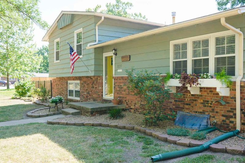 839 E English Ct, Derby, KS 67037