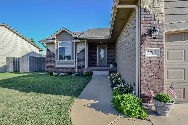 2701 E Mason Ridge Dr, Derby, KS 67037