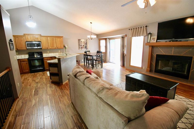 5053 E Willow Point Rd, Bel Aire, KS 67220