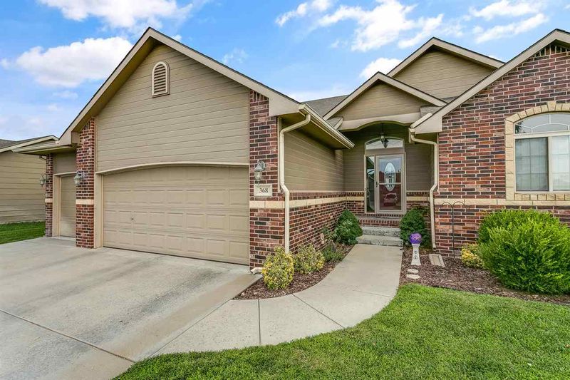 368 E Kay Ave, Haysville, KS 67060