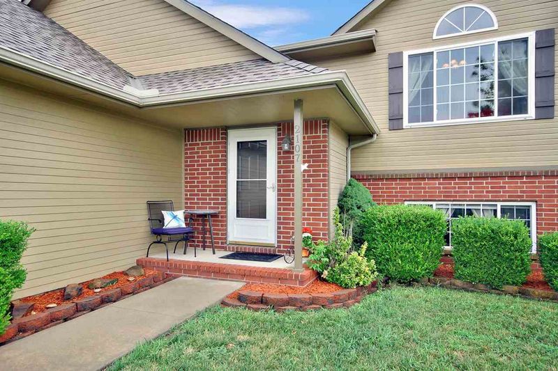 2107 E Summerset St, Derby, KS 67037