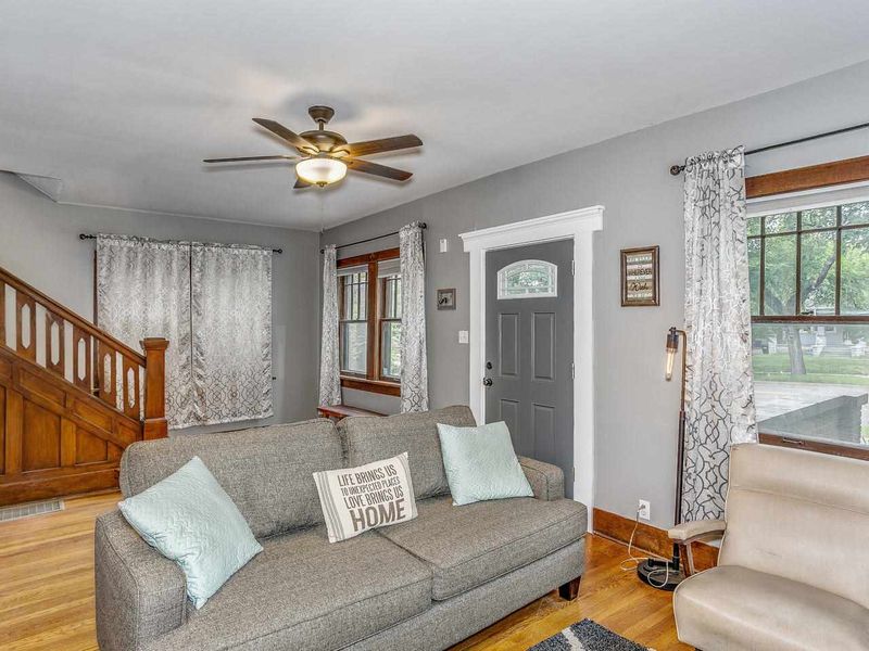 3907 E Douglas Ave, Wichita, KS 67208