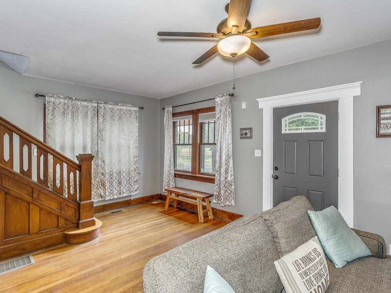3907 E Douglas Ave, Wichita, KS 67208