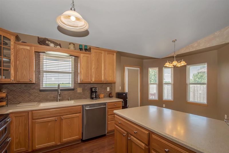 812 N Sunrise Cir, Goddard, KS 67052