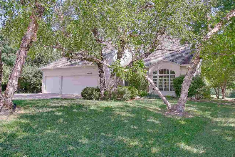 7206 E Cedaridge Cir, Wichita, KS 67226