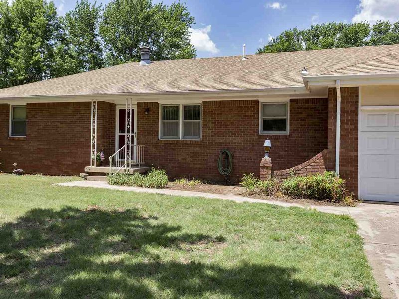 411 S 2nd Ave, Clearwater, KS 67026-9459