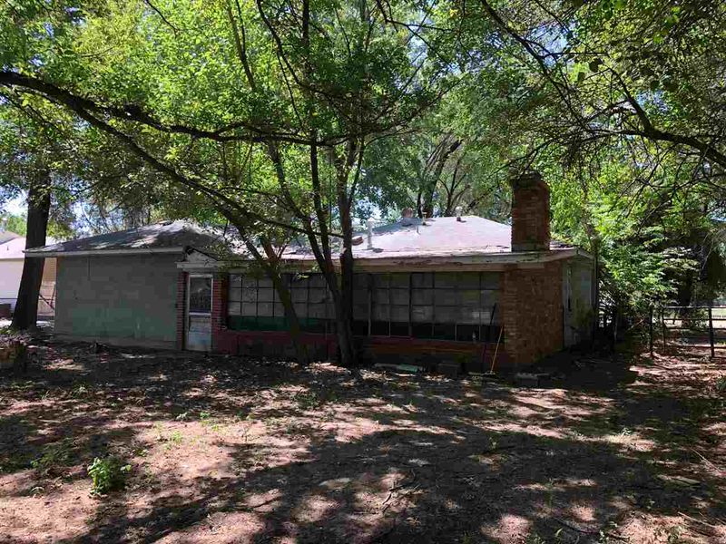 718 E 57th S, Wichita, KS 67216