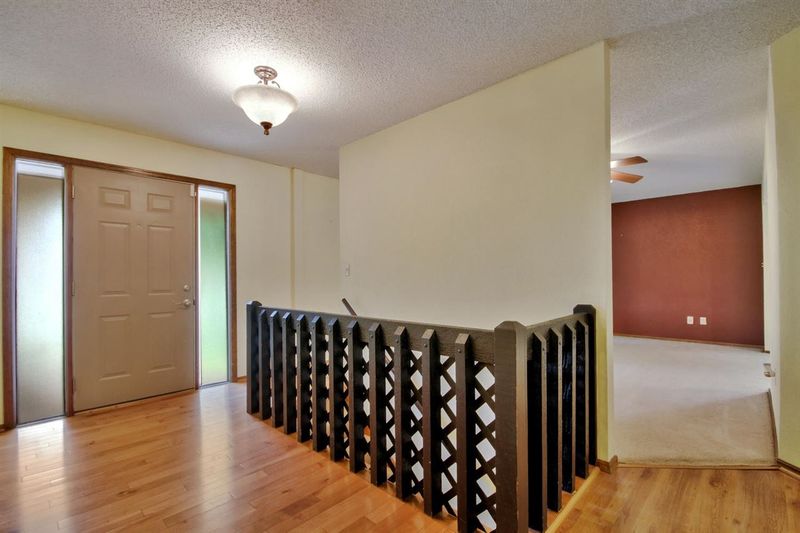 1323 N Split Rail Ct, Derby, KS 67037